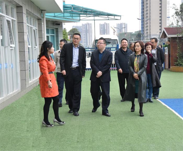 元方代市长调研红星幼儿园稿.jpg